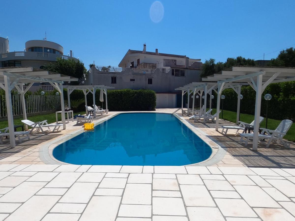 Hotel Falco D'Oro Cisternino Eksteriør bilde
