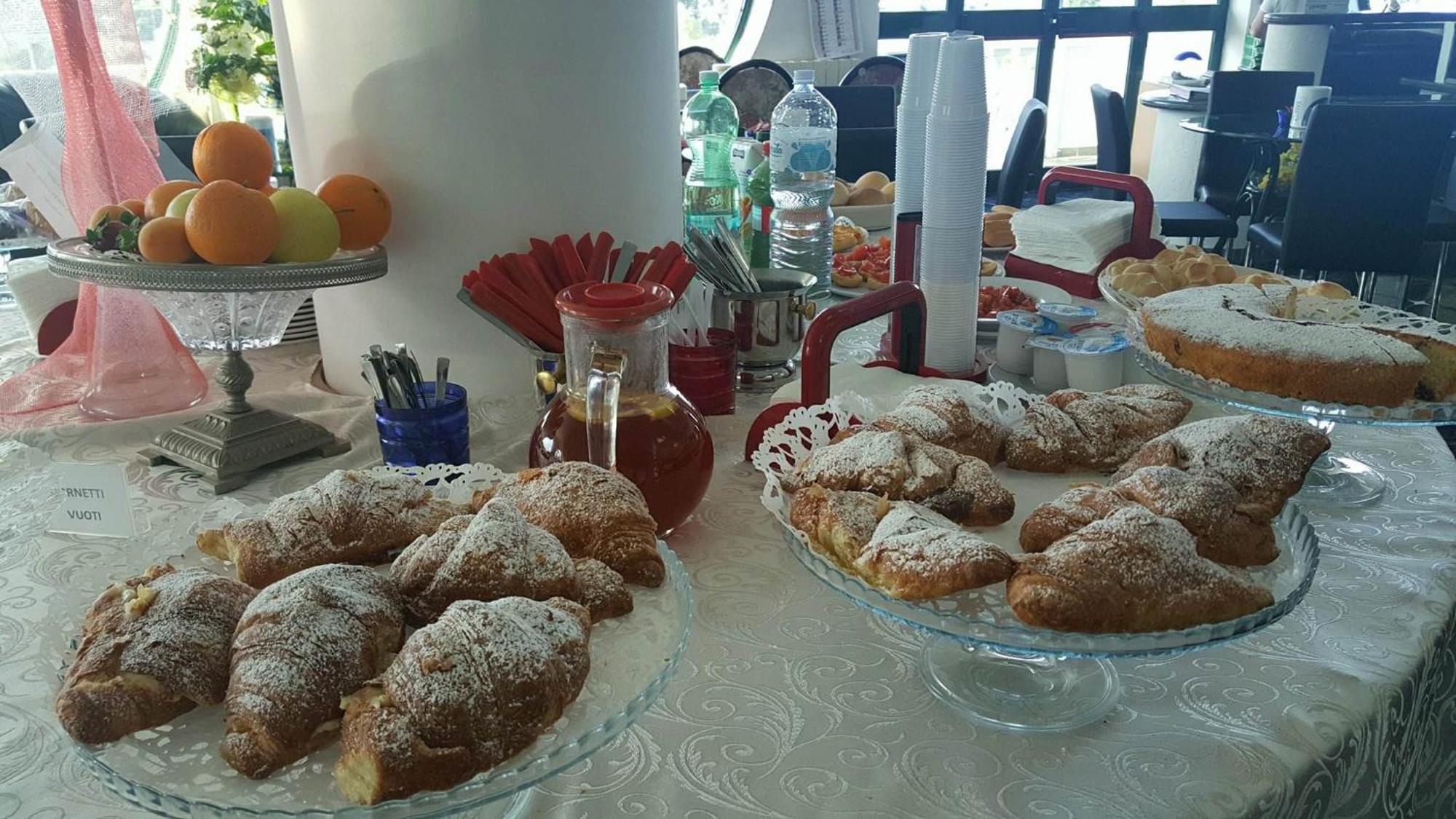 Hotel Falco D'Oro Cisternino Eksteriør bilde